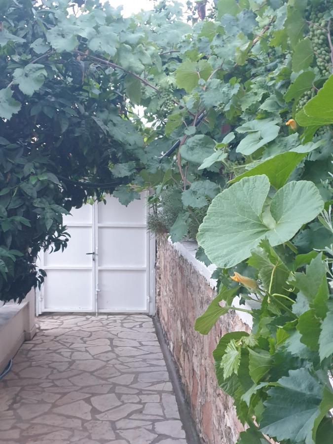 Гостевой дом Rosemary House Саранда Экстерьер фото